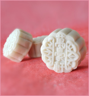 White Lotus Seed Paste with Egg Yolk
