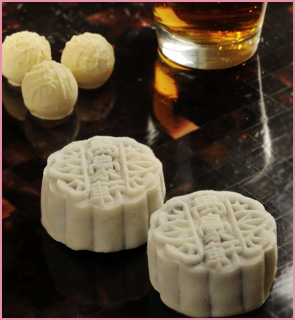 Rich Chocolate and Lotus Seed Paste with Whisky Praline
